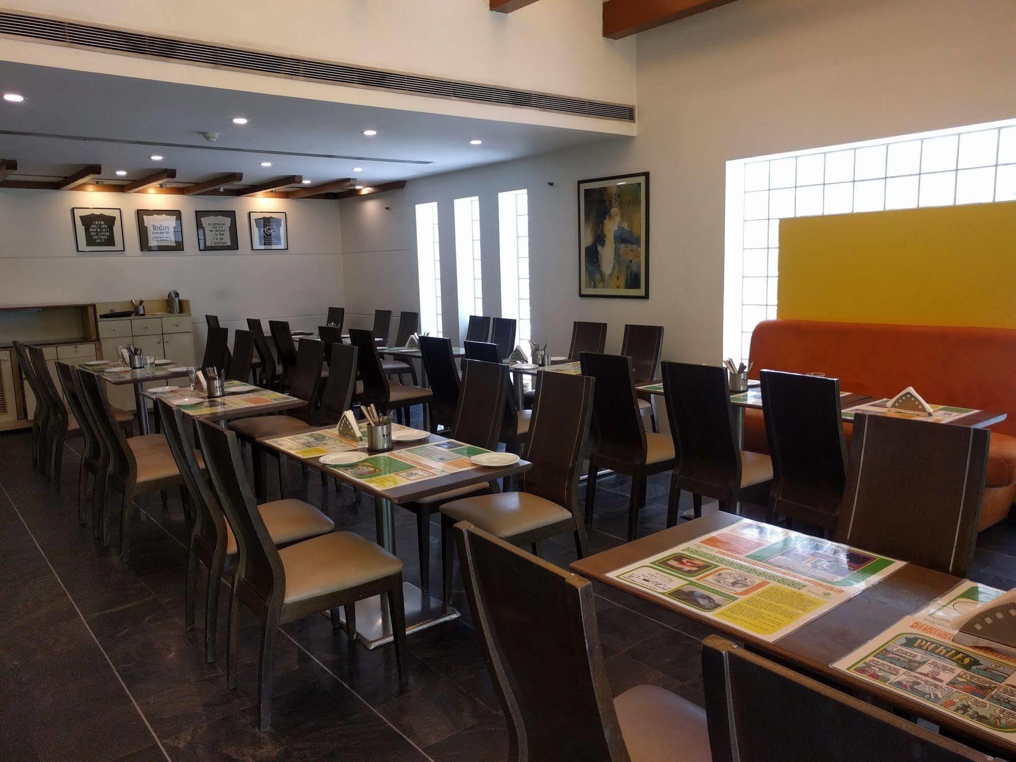 Lemon Tree Hotel, Udyog Vihar, Gurugram Gurgáon Exteriér fotografie