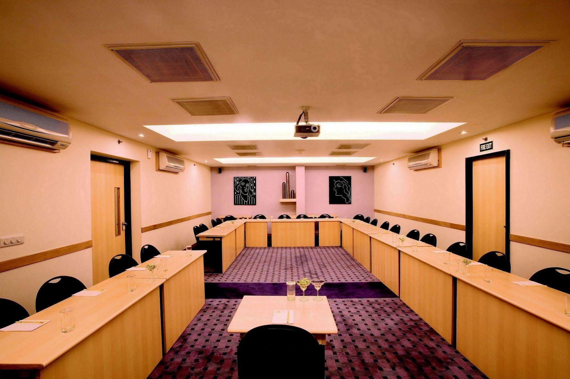 Lemon Tree Hotel, Udyog Vihar, Gurugram Gurgáon Exteriér fotografie