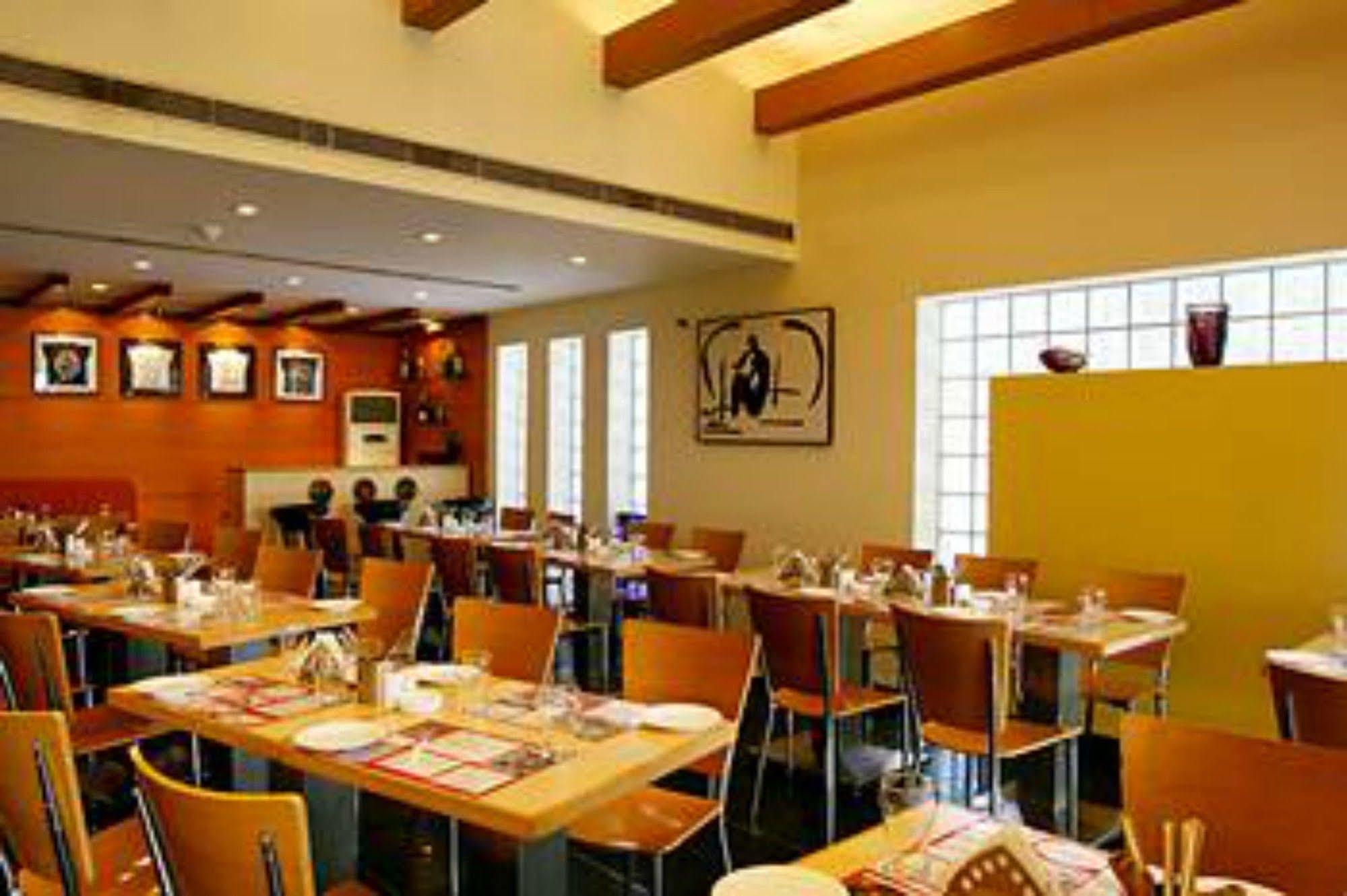 Lemon Tree Hotel, Udyog Vihar, Gurugram Gurgáon Exteriér fotografie